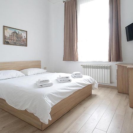 Buk Apartments On Doroshenka 29 ลวีฟ ภายนอก รูปภาพ