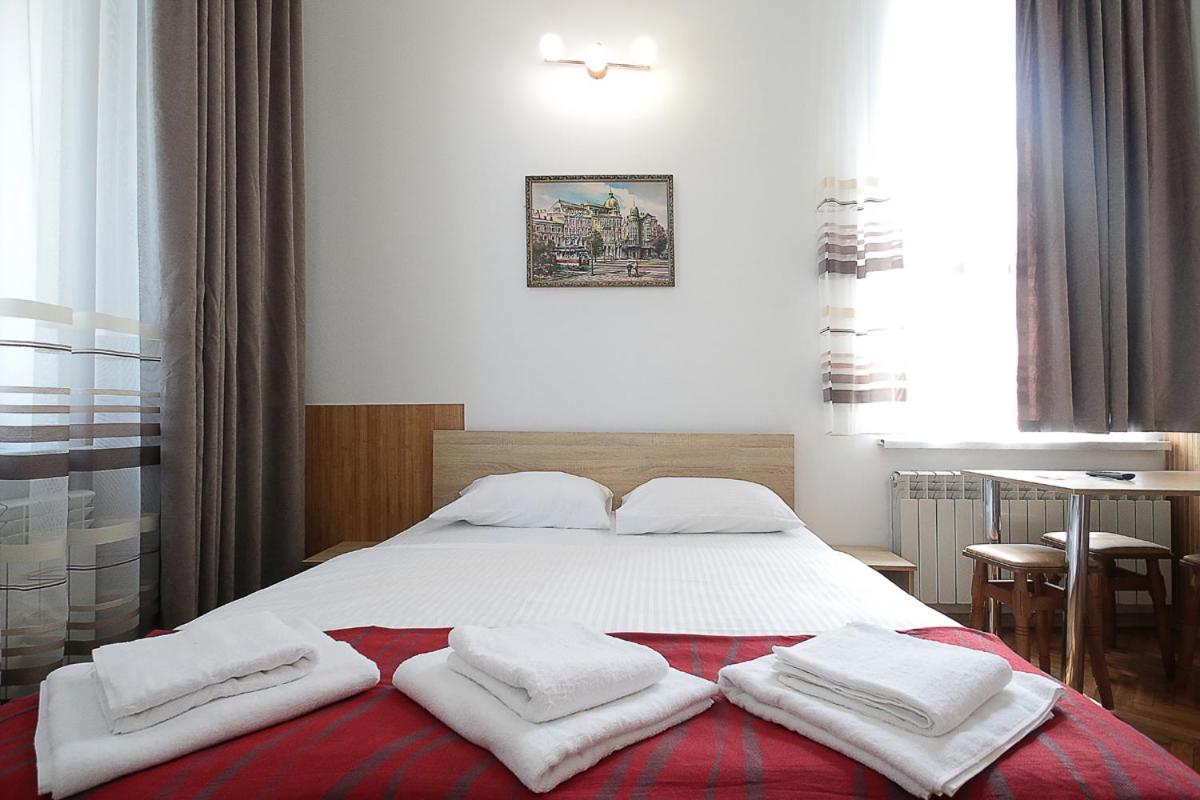 Buk Apartments On Doroshenka 29 ลวีฟ ภายนอก รูปภาพ