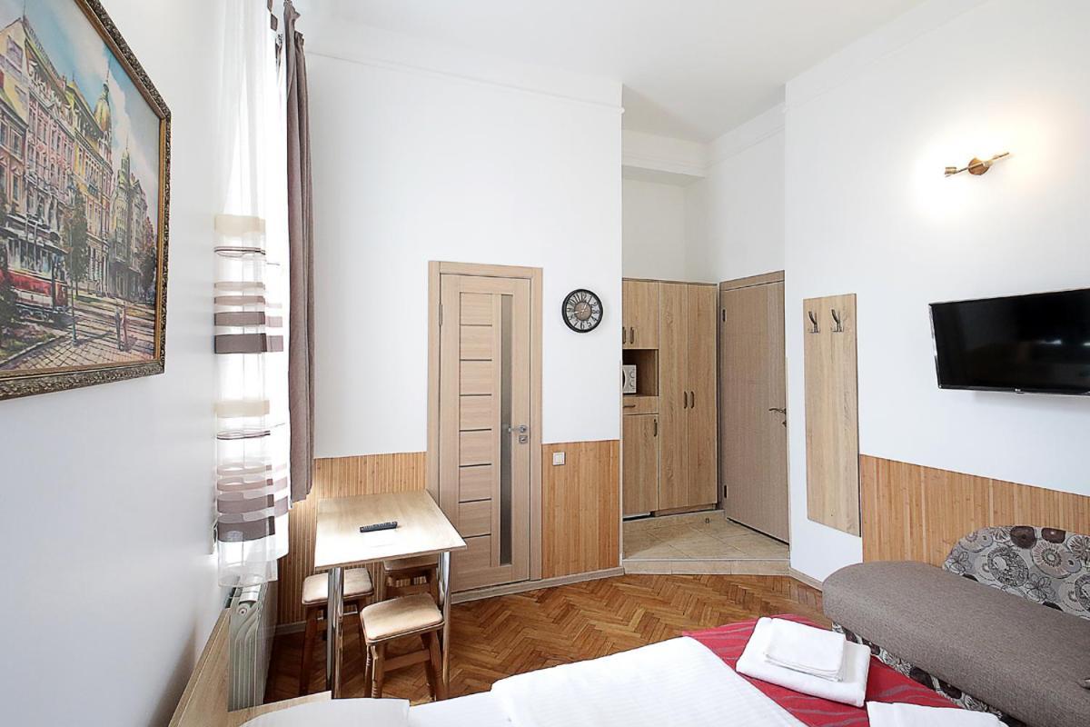 Buk Apartments On Doroshenka 29 ลวีฟ ภายนอก รูปภาพ