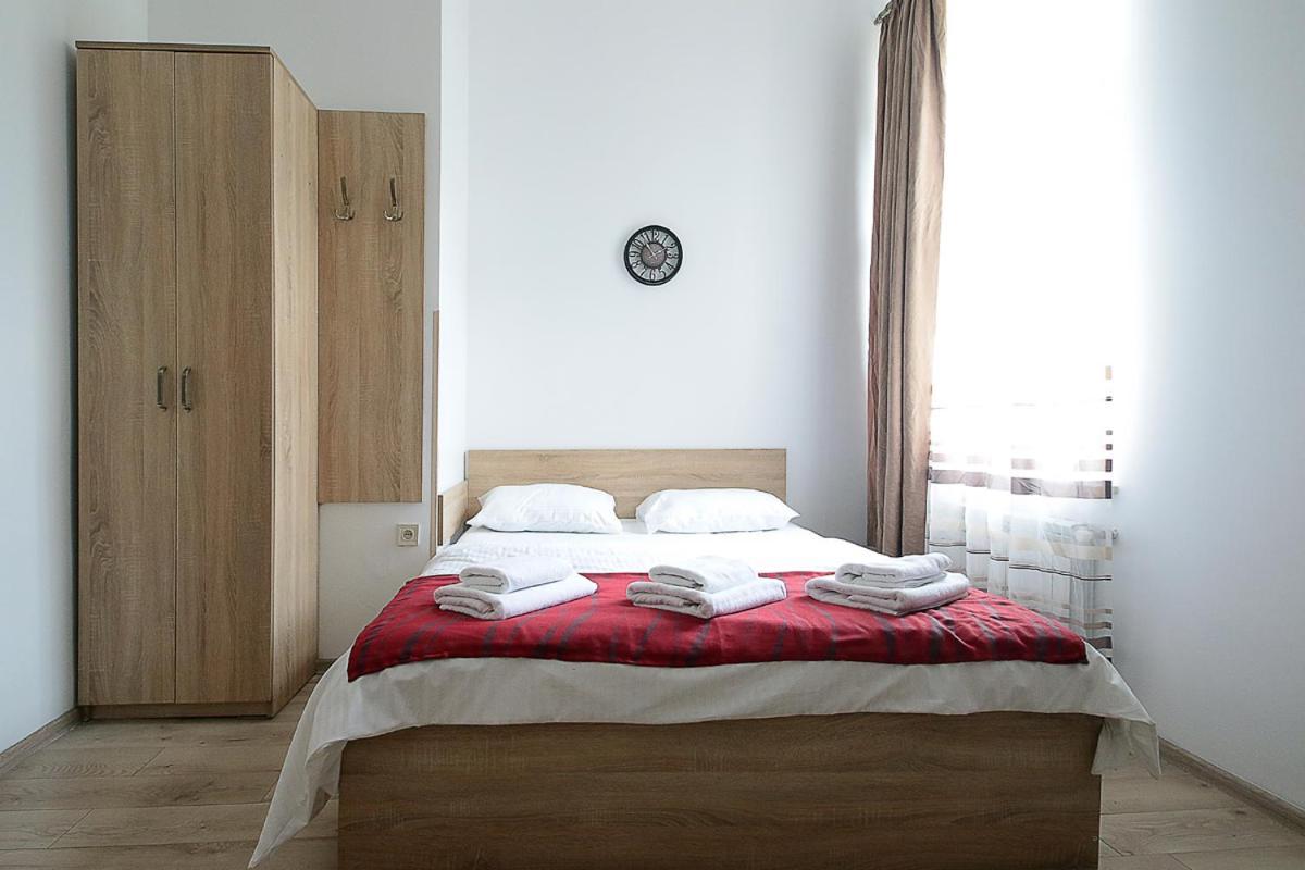 Buk Apartments On Doroshenka 29 ลวีฟ ภายนอก รูปภาพ