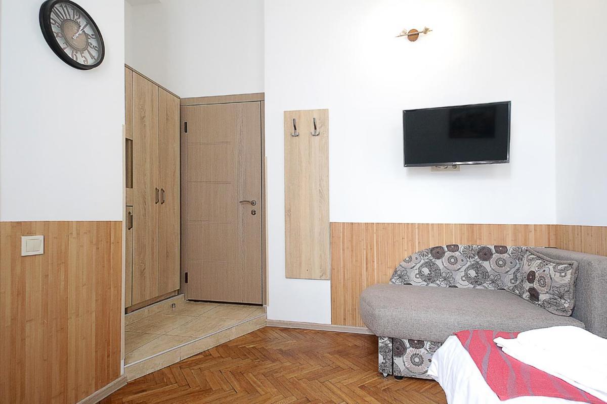 Buk Apartments On Doroshenka 29 ลวีฟ ภายนอก รูปภาพ