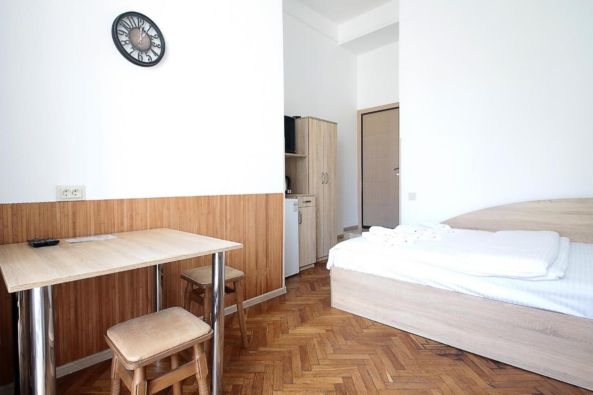 Buk Apartments On Doroshenka 29 ลวีฟ ภายนอก รูปภาพ